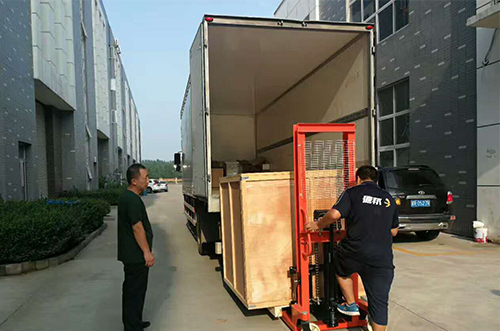 徐州客戶SMT設(shè)備專車送貨，貨到上門安裝調(diào)試