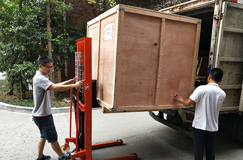 嵊州客戶(hù)SMT設(shè)備專(zhuān)車(chē)送貨，貨到上門(mén)安裝調(diào)試