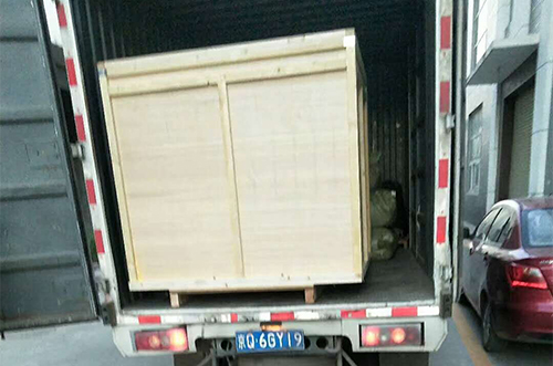 重慶客戶SMT設(shè)備專車送貨，貨到上門安裝調(diào)試