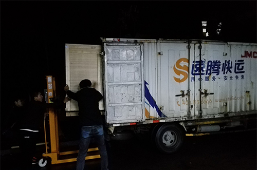 湛江客戶SMT設備專車送貨，貨到上門安裝調試